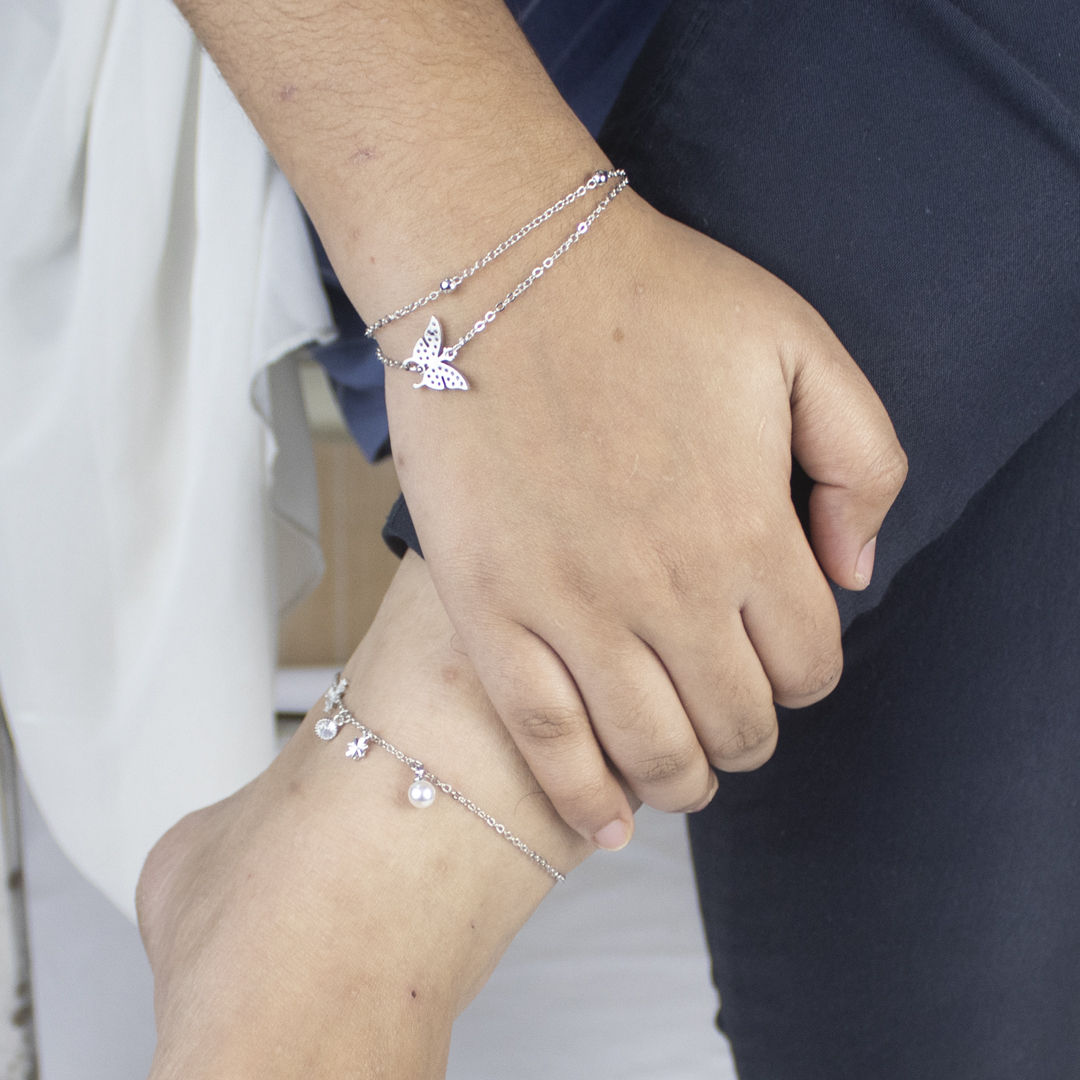 Great Looking Silver Butterfly Alloy Star Payel With Bracelet Nupur Combo image 2